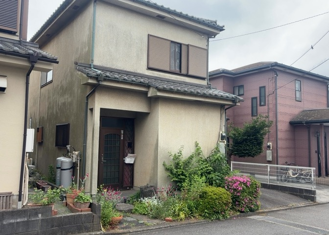人が暮らすうえで日光は大切な要素となります。日当たりの良さは譲れないポイントですね。併せて近くに大きな建築物の建築予定がないか、あるいはそれが可能な土地が近くにないか事前に確認することもお勧めします。