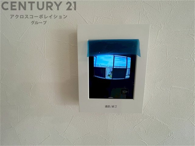 訪問者が来たときにテレビ画面で確認できるため、安心してドアを開けられます。録画機能があるものもあり、留守中に来訪者を記録しておくことができます。利便性が高く、セキュリティ面でも安心です。　