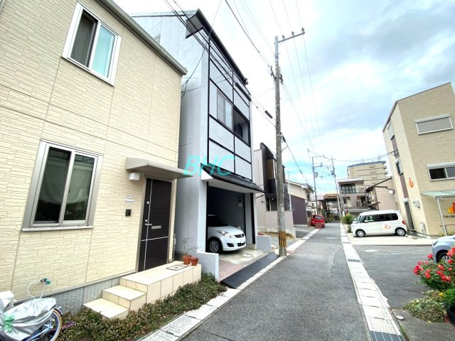 豊かな居住性とクオリティが見事に調和した住空間は、住まうことの喜びを感じさせてくれます。