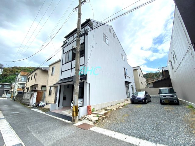 採光や風通しを考えて設計された間取り。優雅なひと時をお過ごしいただける筈です。