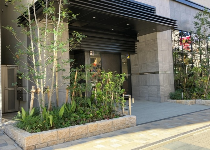 ラウンジは、マンションの共用スペースに椅子やテーブルなどを配置した利用者が寛げる空間です。屋内型ラウンジと屋外型ラウンジがあります。共用部分の管理状況と合わせて、詳細については現地でご確認ください。