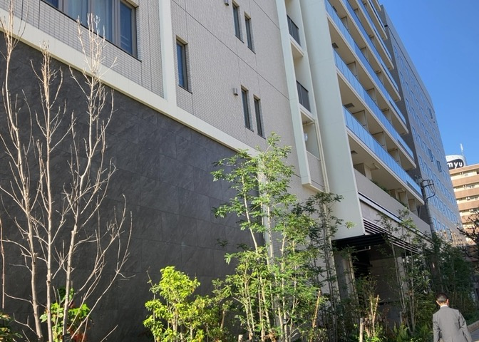 ＲＣ造、Reinforced　Concreteは直訳すると補強されたコンクリートです。主に柱や梁・床・壁が鉄筋とコンクリートで構成おり、鉄筋を組んだ型枠にコンクリートを流し込んで固めたものを指します。