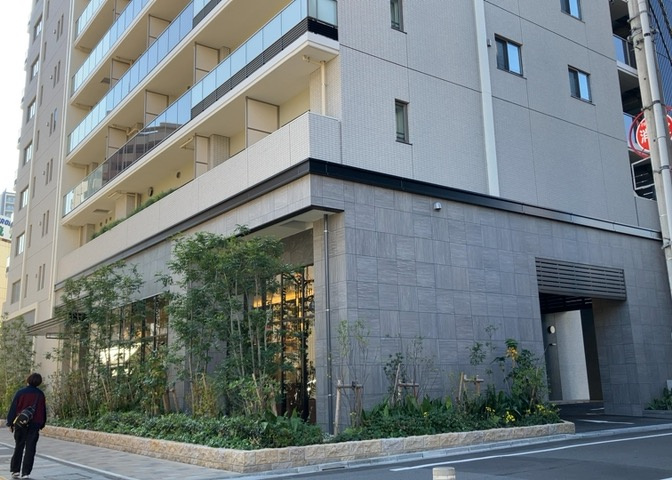 外観はマンション管理がされているかの目安になります。築年数が古いと、壁面は劣化してひび割れが生じることも！建物が古びていても細かいところが修繕されていると、きちんと管理されているなぁと感じるでしょう。