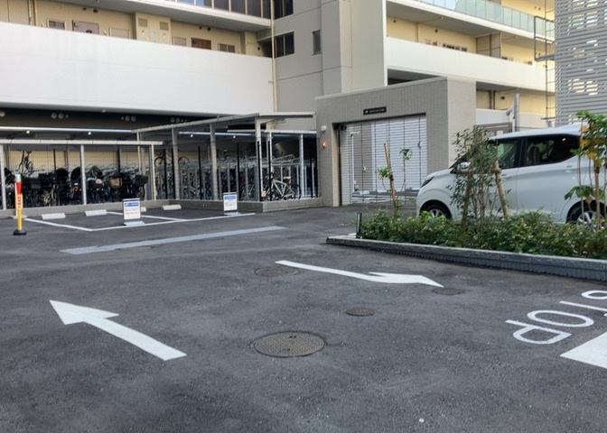 駐車場と明記されていても、最小スペースでつくられた駐車場だと大型車は駐車できなかったり、出入りしにくくなったりする可能性があります。お車のサイズと購入したい物件の駐車場のサイズを現地で確認しましょう。