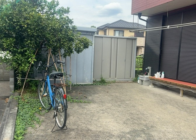 庭があることでガーデニングや家庭菜園はもちろん、こどもの遊び場やペットを放して遊ぶことができます。また、家の周囲に余裕があるということです。隣地との間があれば、十分な日当たりと、風通しが確保できます。