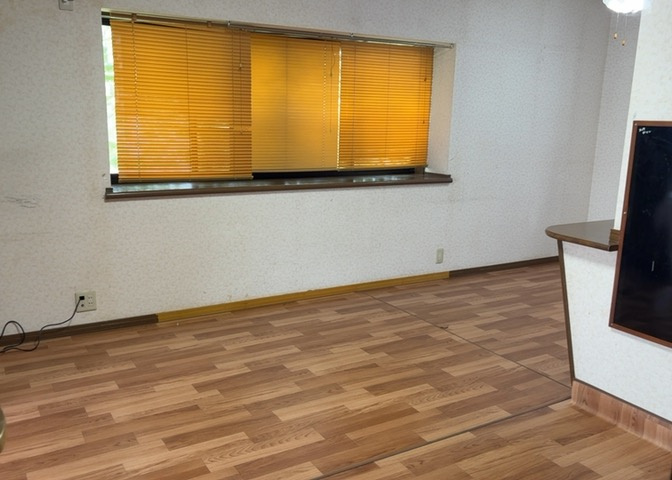 L型アイランドタイプは、キッチンからダイニングにもリビングにも目が行き届くので、とても使いやすい配置です。L字型独立タイプは、キッチンを独立させてるためLDKというよりもLDといった様なイメージです。