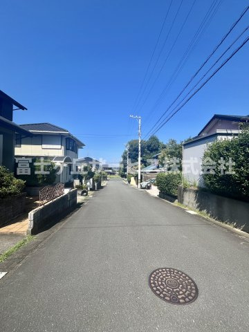 前面道路です