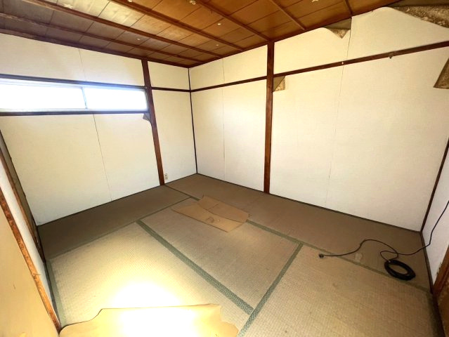 2階和室6帖：2面に窓が有り、日当たり通風良好