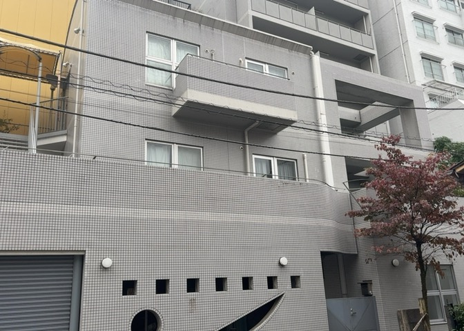 外観はマンション管理がされているかの目安になります。築年数が古いと、壁面は劣化してひび割れが生じることも！建物が古びていても細かいところが修繕されていると、きちんと管理されているなぁと感じるでしょう。