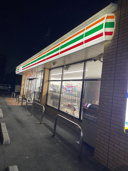 セブンイレブン八王子万町店まで徒歩3分