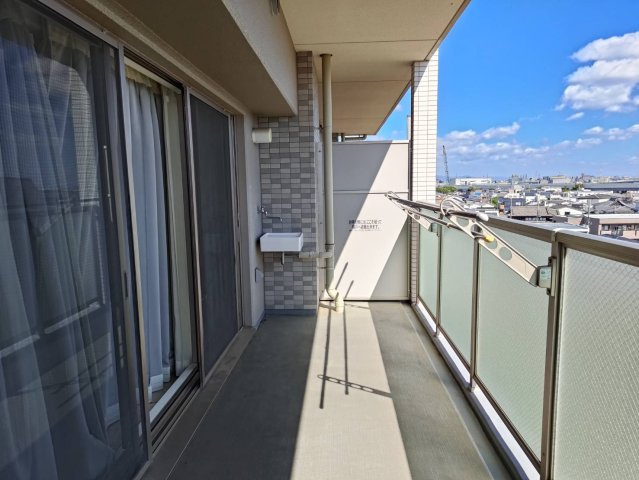 バルコニーに便利なスロップシンクを完備。靴洗いや洗濯物の予洗いなど、お部屋が汚れるのを気にせず作業できるため大変重宝します。