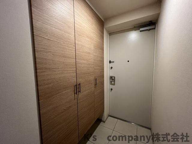 収納が設けられており玄関まわりスッキリ片付けられます♪♪