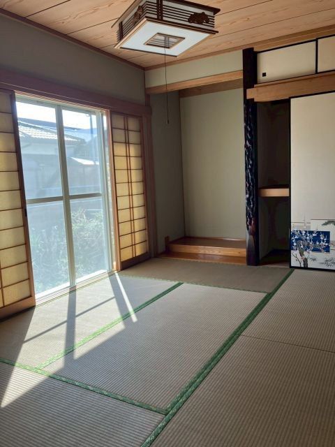 陽当たりの良い和室。リラックスできる寛ぎの空間。