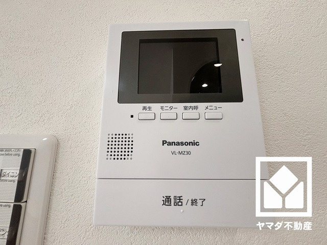突然の来訪時でも安心なモニター付きインターホンを完備。お留守番中のお子様でも簡単に来訪者の確認ができます。