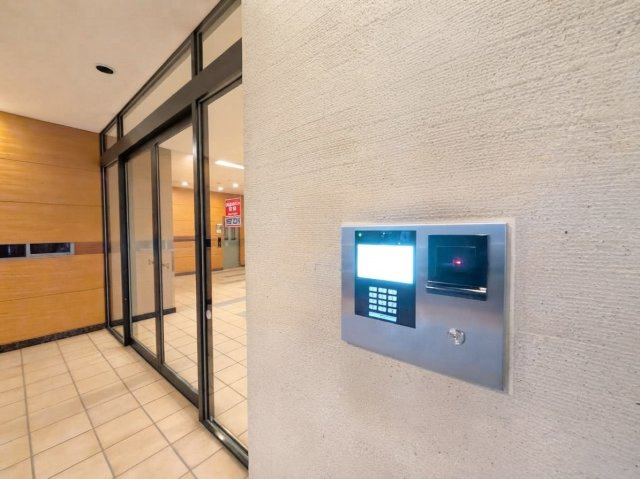 ・安心のオートロックのマンションです。防犯面も充実したマンション。