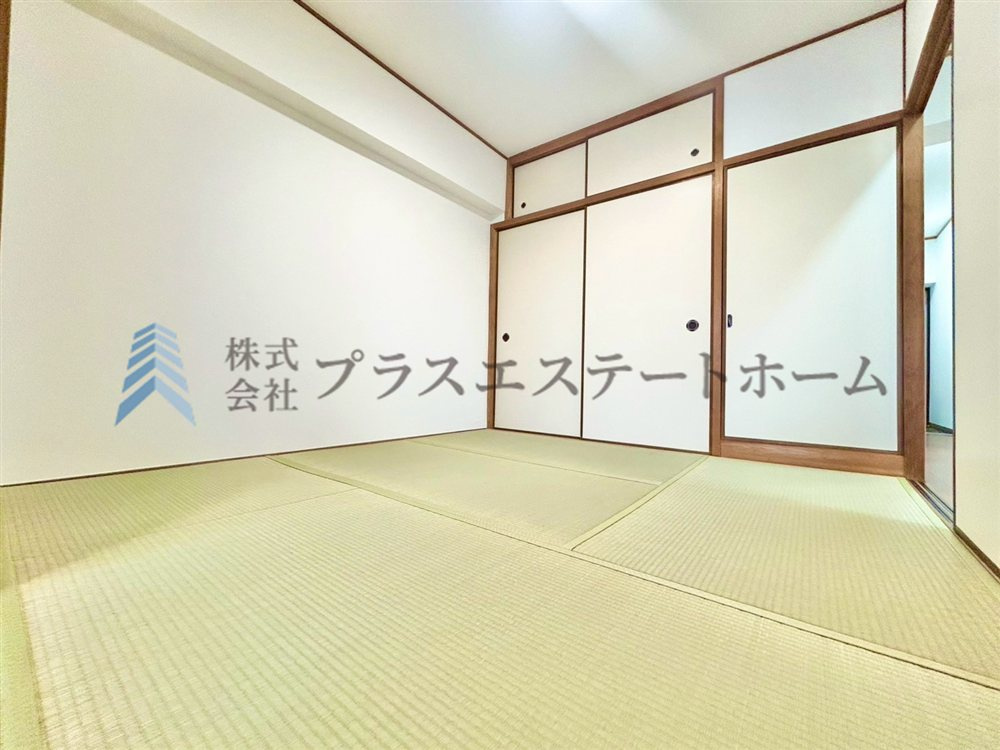 リビングと続き間で冬はおこたのリビングにしてもいいですね♪畳も綺麗になりました♪