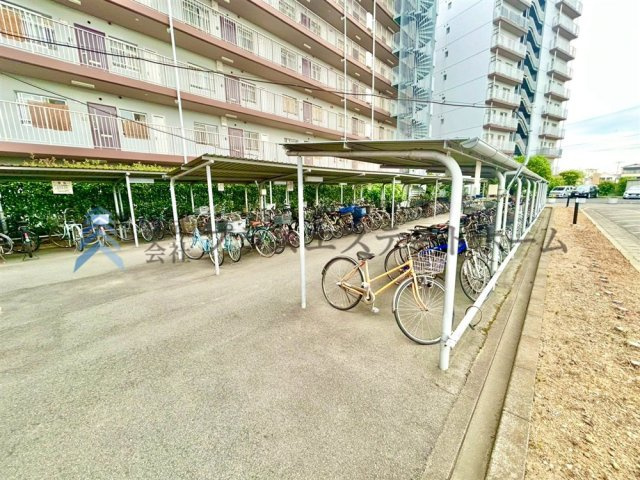 屋根付きが嬉しい自転車置場♪