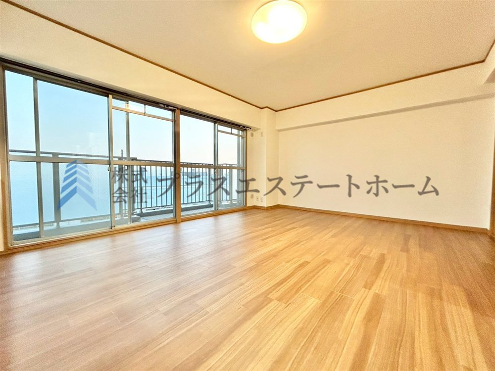 広々LDK♪大きな窓で一日明るいです♪