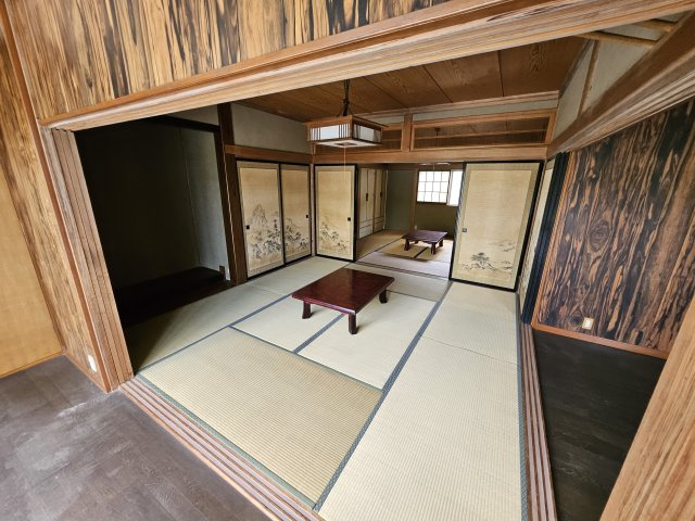 床の間のある和室。季節の飾り物なども見栄えがしそうですね。