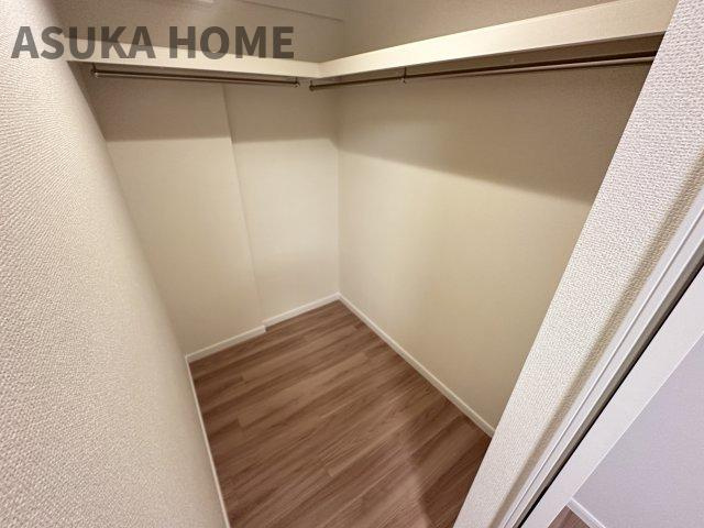 衣類や箱物や思い出の品もたっぷり収納できるので、整理整頓にも◎。お部屋もより広々と使えます。