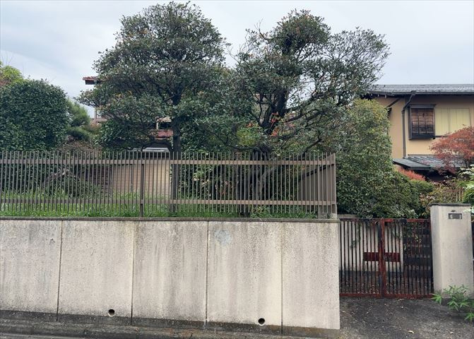 土地を買う際、住む地域の自治体や福祉の補助制度にも注目してみましょう。子供や老人の医療補助やゴミ出しのルールなど、自治体によってルールに大きな違いがあるため、暮らしやすい土地で判断するとよいでしょう。