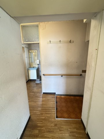 洋室6帖から玄関にむけてのスペースです♪