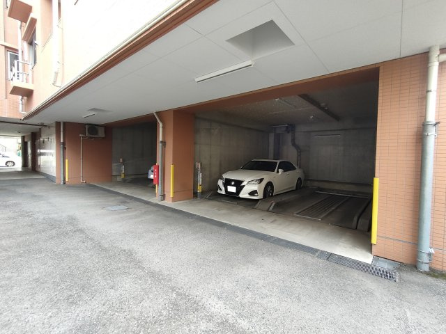 【駐車場】