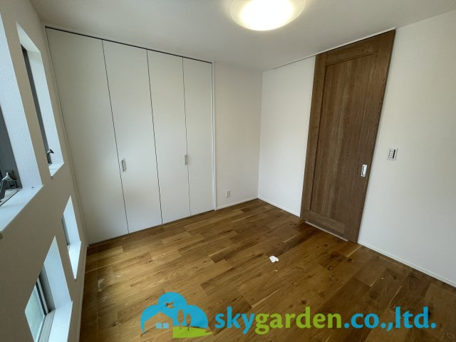 使い勝手のいい洋室です