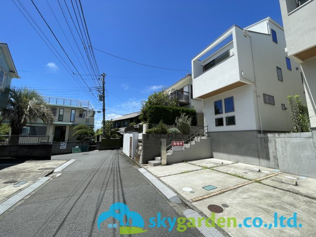 前面道路含む現地写真です