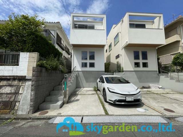 前面道路含む現地写真です