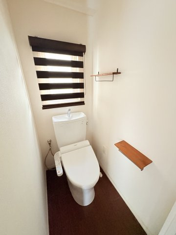 暖かみのあるおしゃれな空間のトイレとなります。
