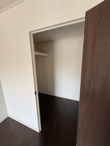 洋服など多くの荷物を収納することが可能です。