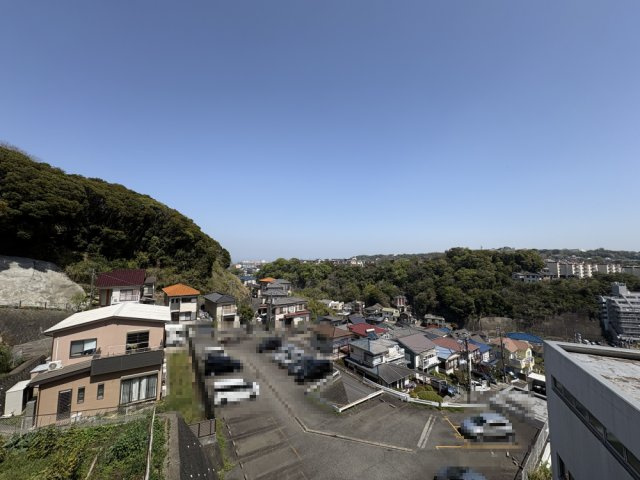 高台に面しており、日当たり良好。　眺望、通風良好の立地となります。