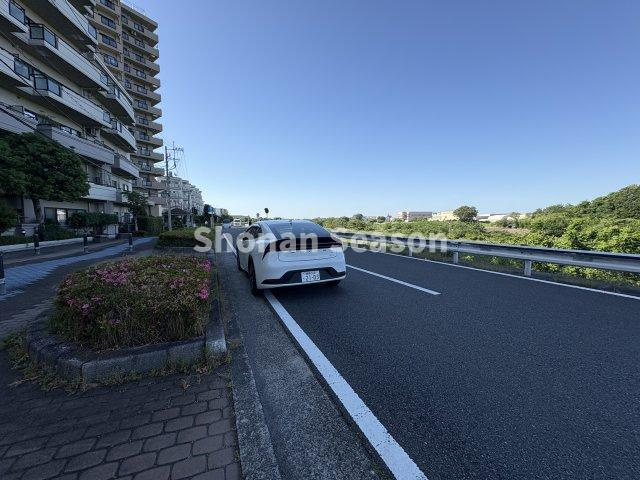 小学校近く、ドラッグストア（徒歩4分）暮らしやすさもお墨付きです♪