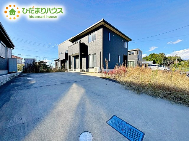 時間がない時もらくらくと車の出し入れができる並列駐車場を完備！！