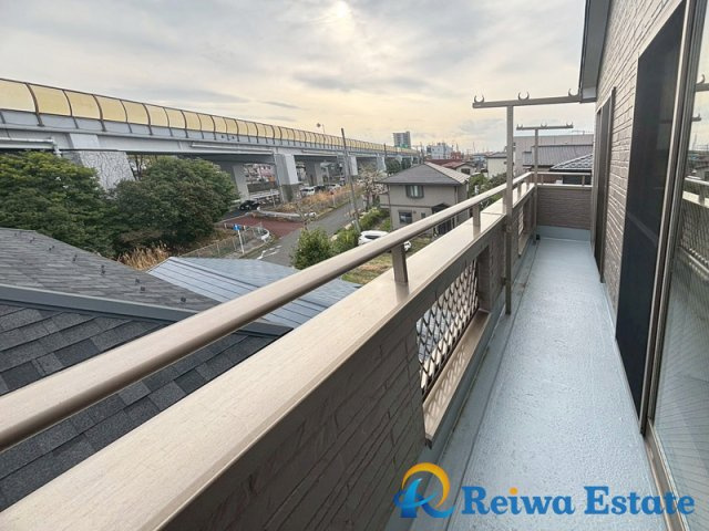 2部屋から行き来できるつづきバルコニー。