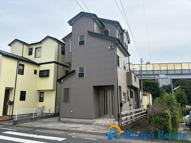 小学校まで約350ｍ、中学校まで約550ｍとお子様の通学も安心♪