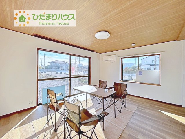 太陽の日差しがたっぷり入るリビング☆　家族の笑い声が響く、一家団らんにふさわしいリビングです(^^♪