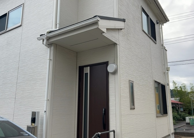 「構造」は建物を支える骨組みで、「工法」は構造を組み立てる方法をいい、構造や工法によって建物のデザインや強度、断熱性などに違いがあります。