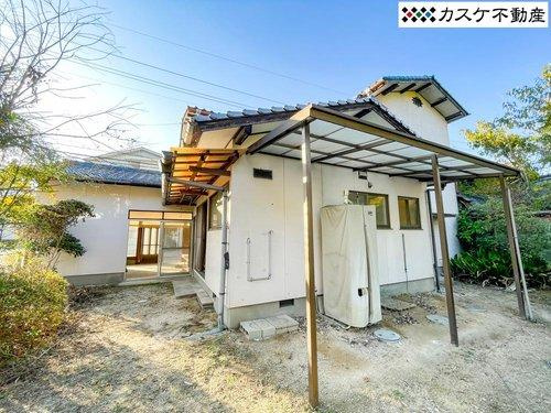 東側からみた現地。