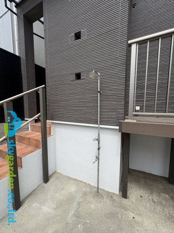 付いてます、外シャワー