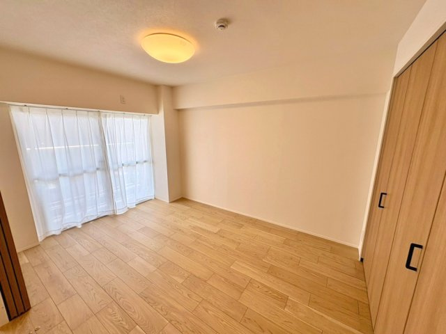 約6.2帖　南東向きで明るいお部屋です