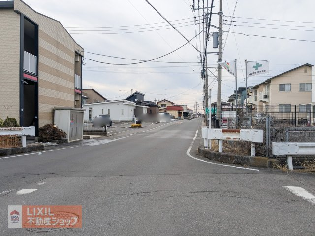 【前面道路】現地完成写真。道幅や駐車などご確認ください。