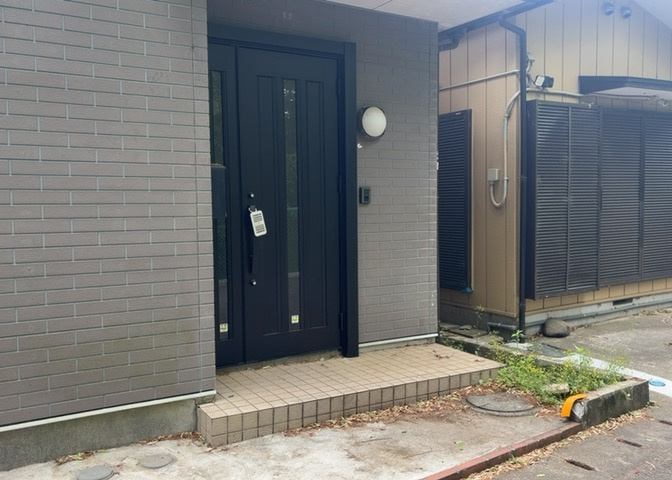 玄関は家の顔と言っても過言ではありません。現地を見学する際は玄関の広さや全体のバランスなどを見てみるといいでしょう。一般的なアプローチのしやすさだけではなく、お年寄りにも優しい設計のものだと安心です。