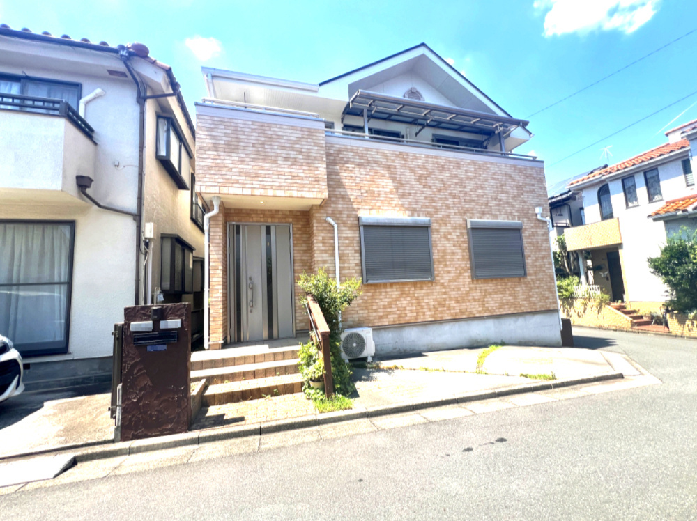 ・注文住宅による耐熱性に優れた素焼きタイル外壁は汚れにくい！　・広々としたウォークインクローゼットと納戸等、収納できる所がいっぱい！　・陽当たり良好、あふれる笑顔は明るい家から！