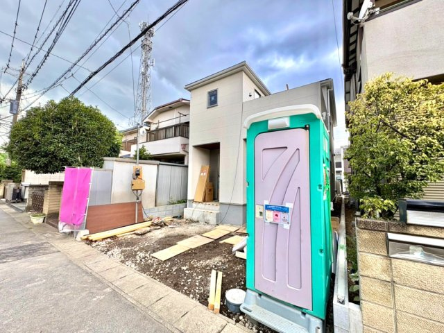 ■南東道路・カースペース2台可（車種による）　■ＬＤＫ17帖・リビングイン階段　■ウォークインクローゼット・納戸あり