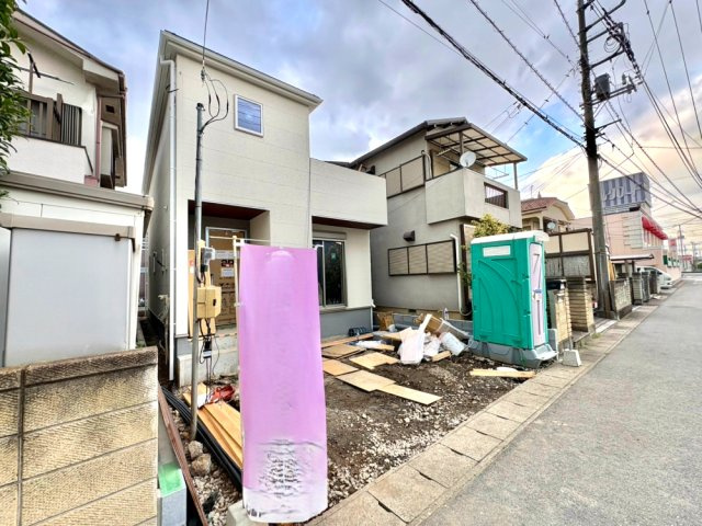 ■南東道路・カースペース2台可（車種による）　■ＬＤＫ17帖・リビングイン階段　■ウォークインクローゼット・納戸あり