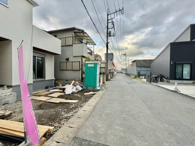 ■南東道路・カースペース2台可（車種による）　■ＬＤＫ17帖・リビングイン階段　■ウォークインクローゼット・納戸あり