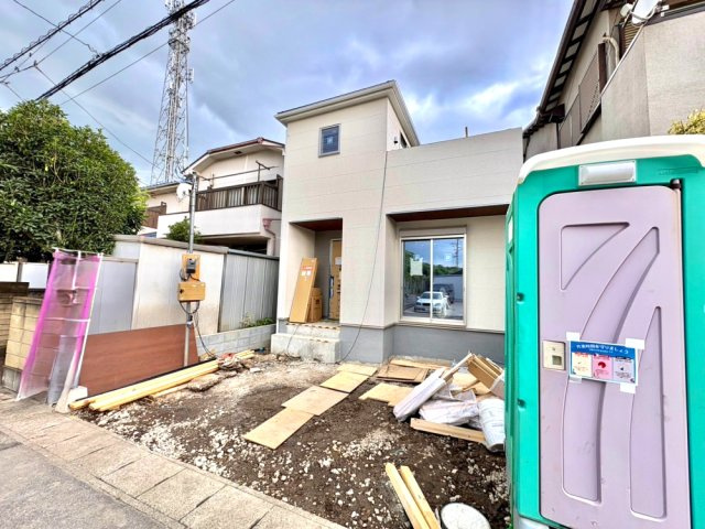■南東道路・カースペース2台可（車種による）　■ＬＤＫ17帖・リビングイン階段　■ウォークインクローゼット・納戸あり
