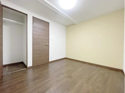 シンプルで使いやすい洋室は、寝室や子ども部屋、ワークスペースなど多彩な用途に対応。